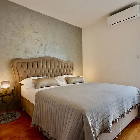 Tia Διαμέρισμα