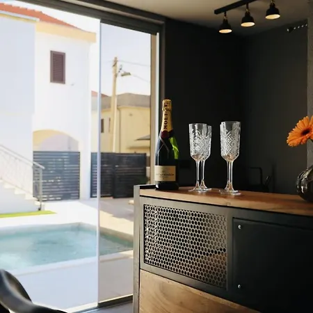 Tia Διαμέρισμα *