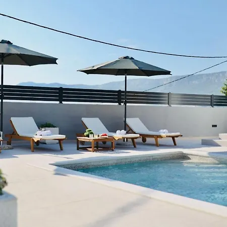 Tia Διαμέρισμα *